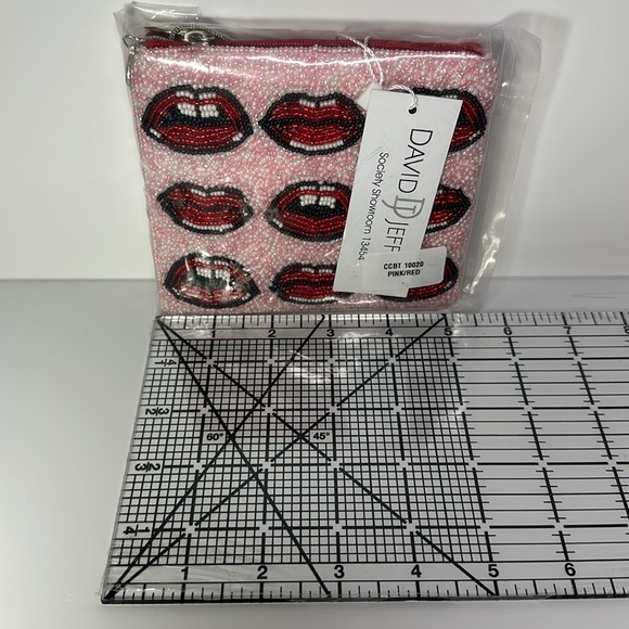 David Jeffery Small Beaded Pink with Red Lips Crossbody/Clutch/Purse - Picture 4 of 4